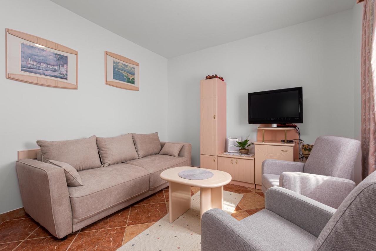 Apartment Gloria *