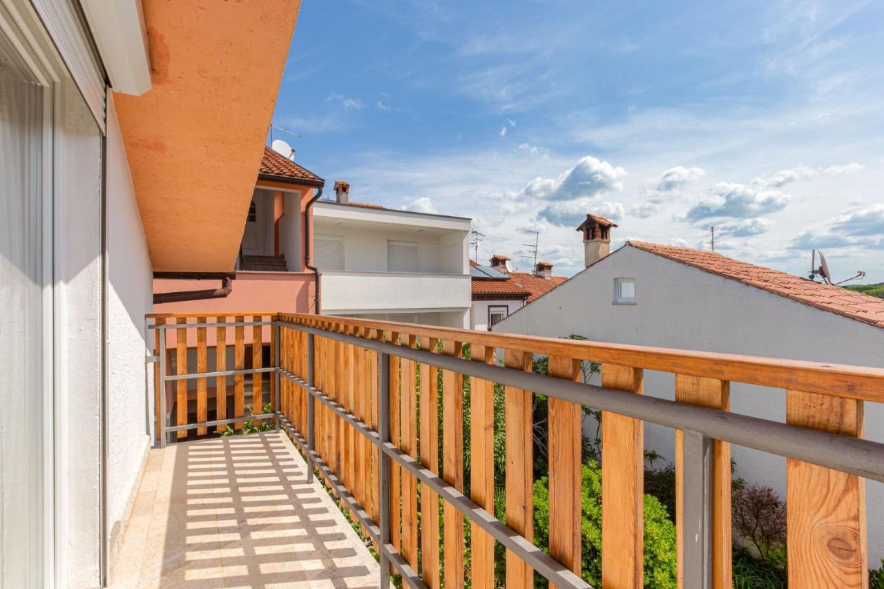 Gloria Apartment *