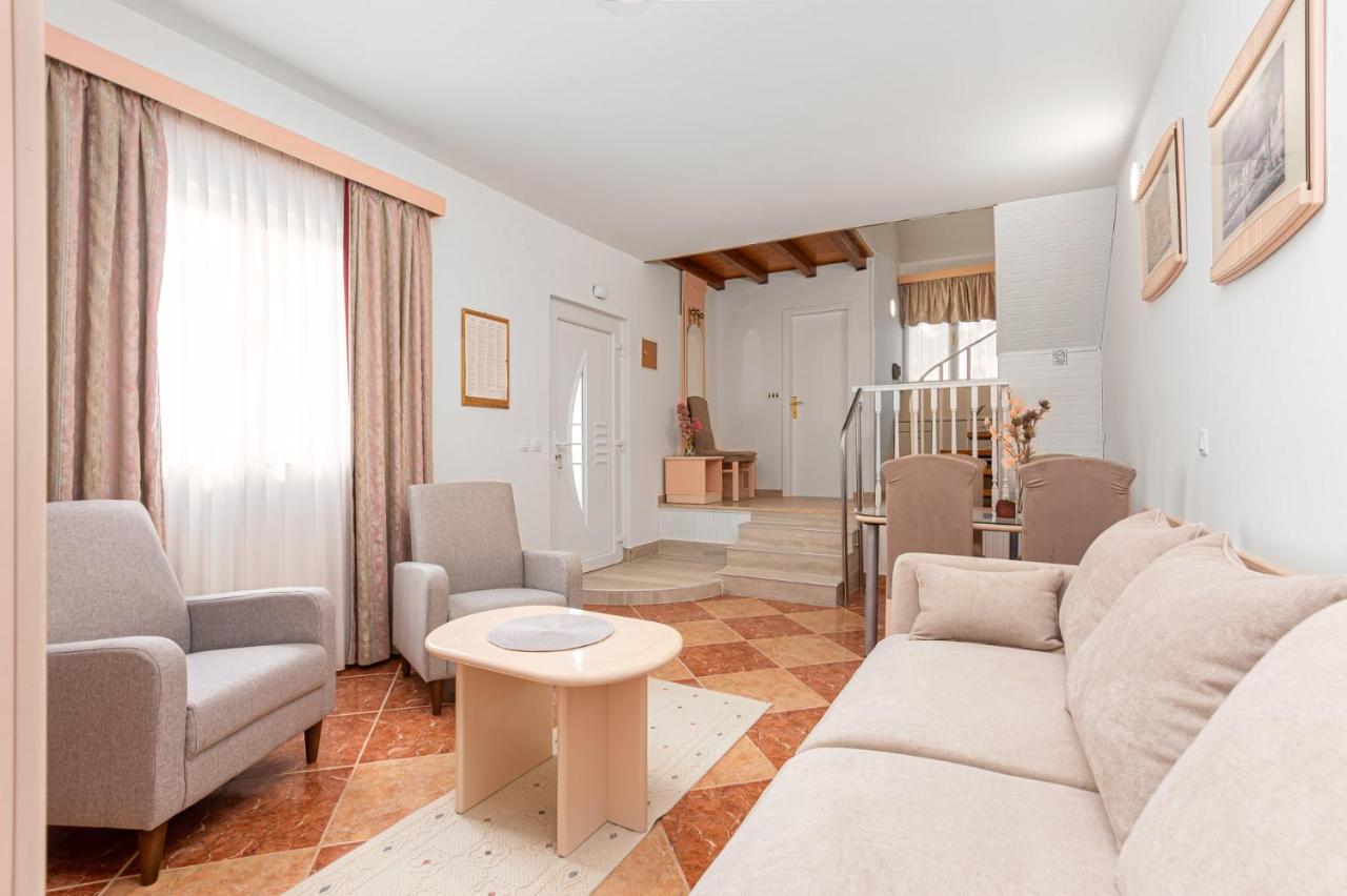 Gloria Apartment
